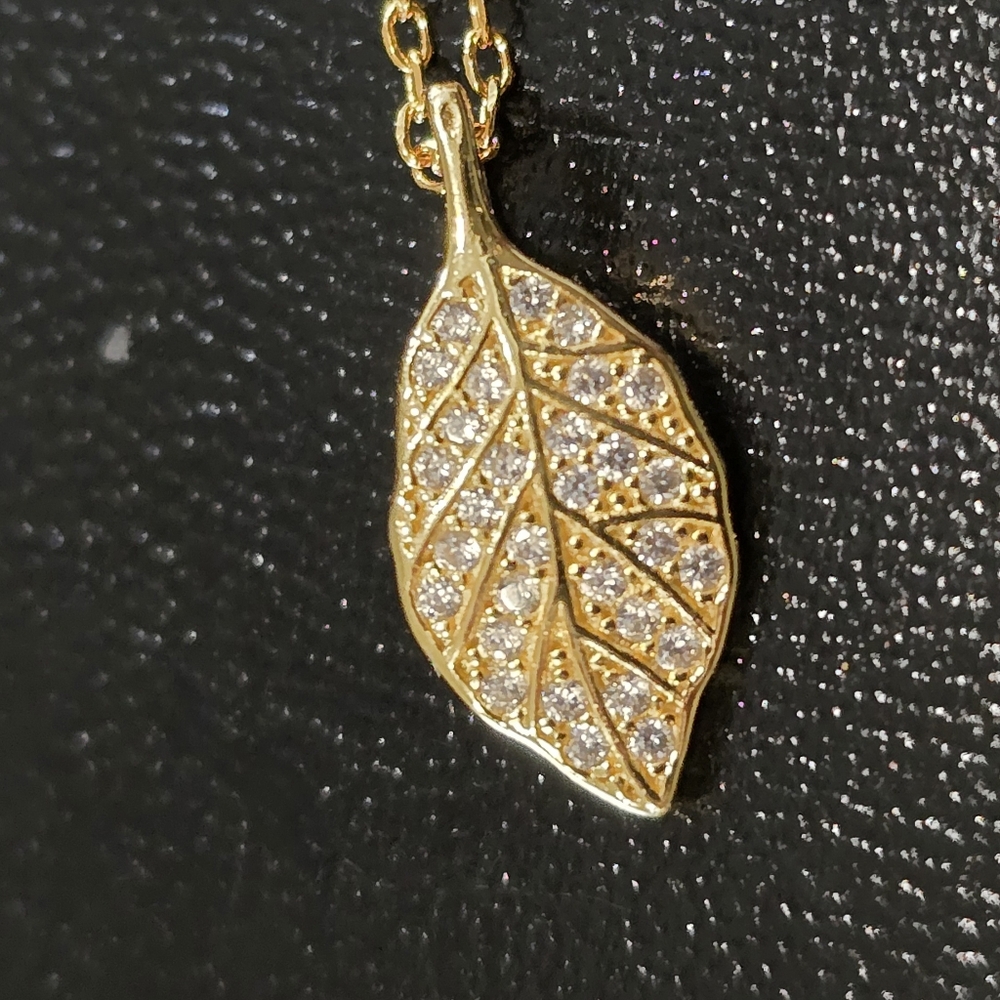 Sterling Silver With Gold Plaring S925 Marked Leaf Pendant Necklace